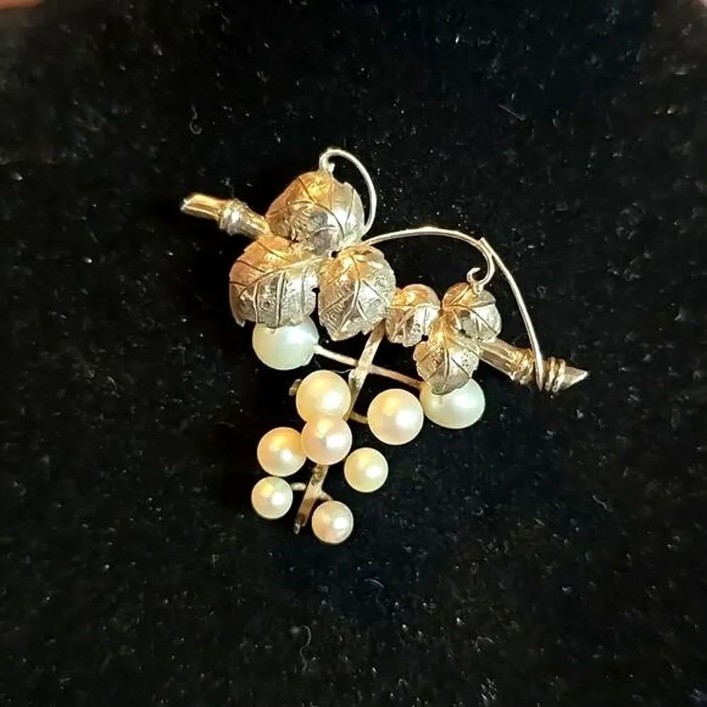 Vintage Brooche Pin, Real Pearls! Cluster Grapes & Leaves Design!
